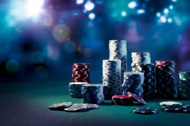 Live Andar Bahar table with dealer and dual-camera feed on akivili platform